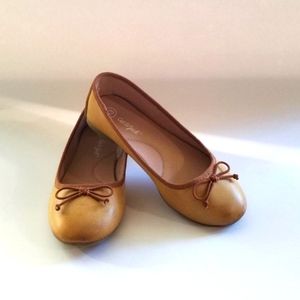 Super Cute Girls Cat & Jack Tan Ballet Flats